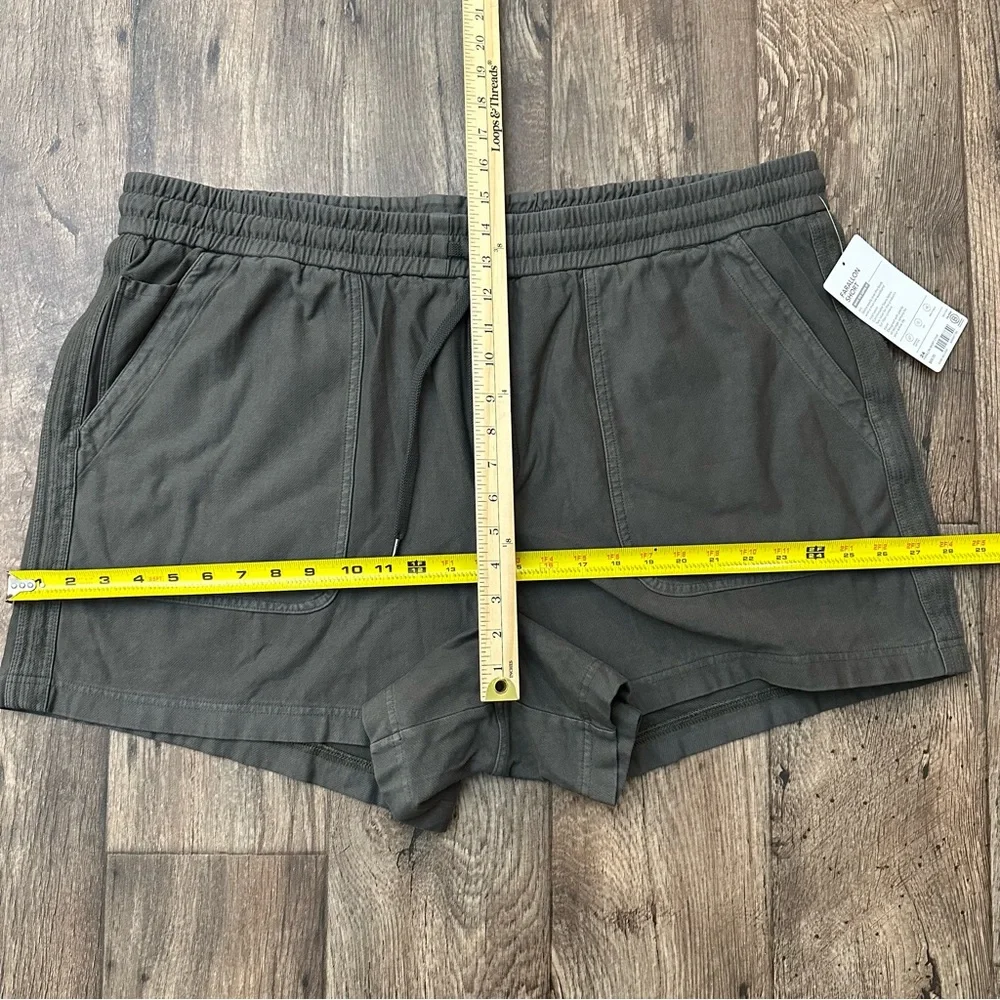 Athleta Farallon Breathable Shorts Women’s Size 24 Cypress Green